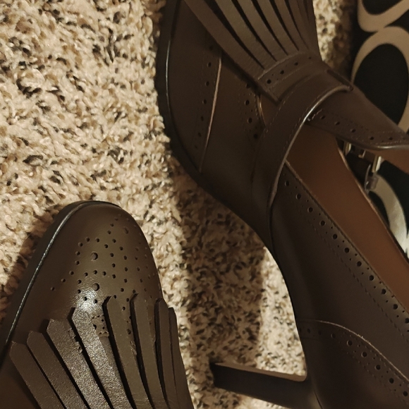 Lauren Ralph Lauren Colleen Perforated Leather Kiltie Pump 8.5 - Picture 6 of 15